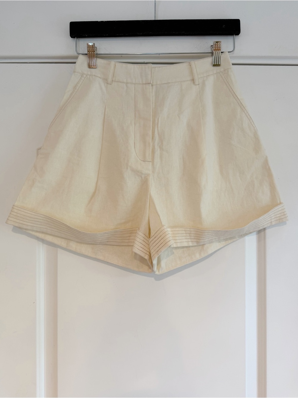 Revolve The Fifth Label Linen Blend Short Cream - US 4